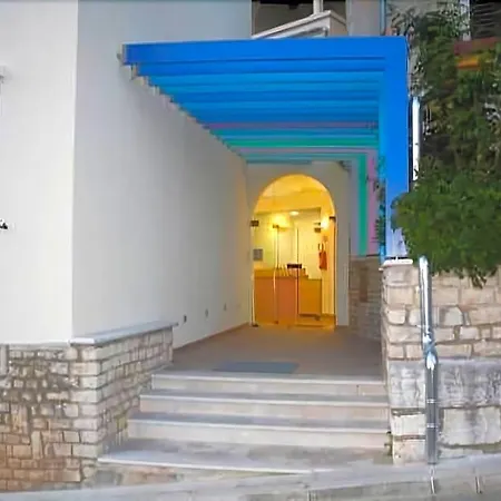 Vista 3* فيرسار